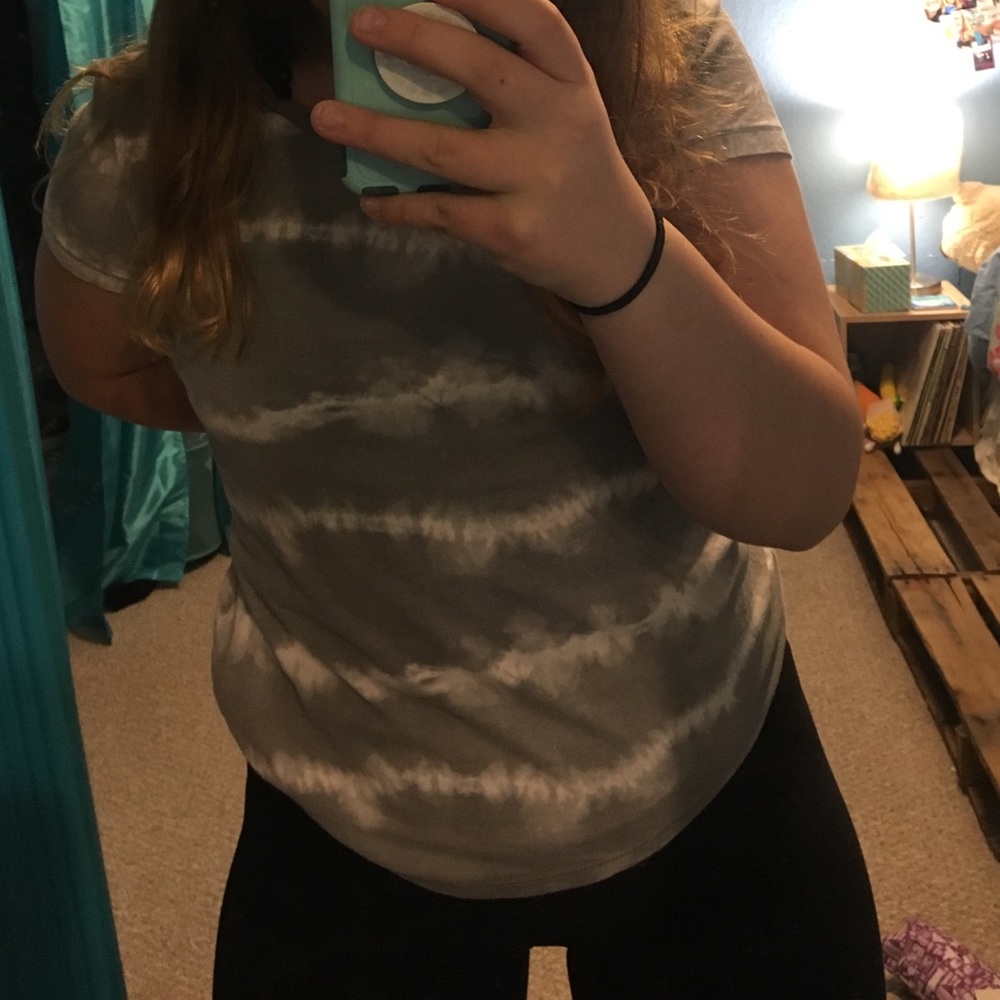 grey and white tie dye tee